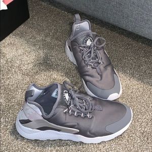 Nike air huarache barley worn!